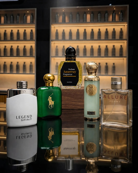 Homme en chemise noire avec parfums Amerray sur table noire dans boutique de parfums au Maroc